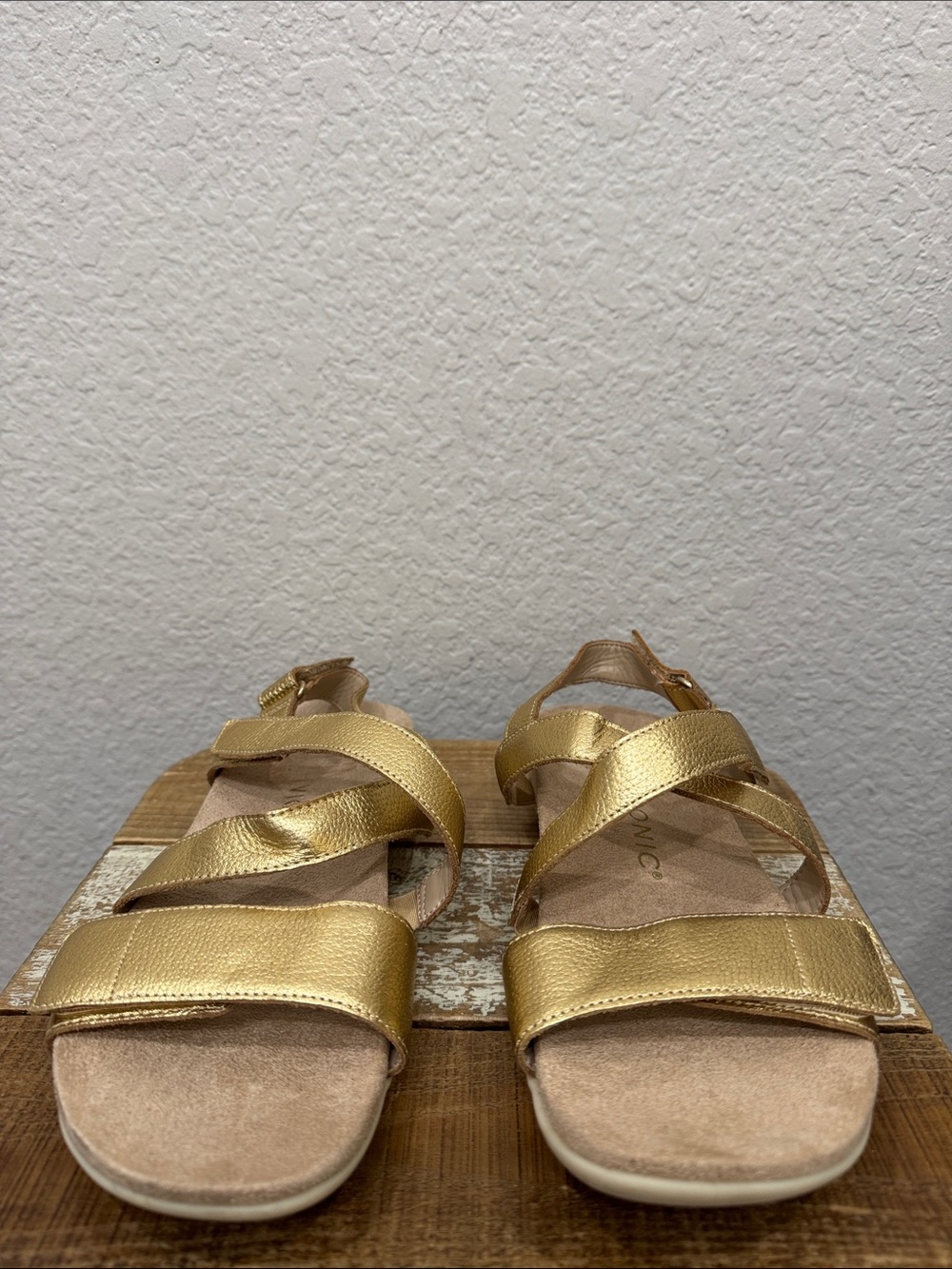 Vionic Raya Gold Metallic Sandals Size 8.5 - Picture 3 of 7